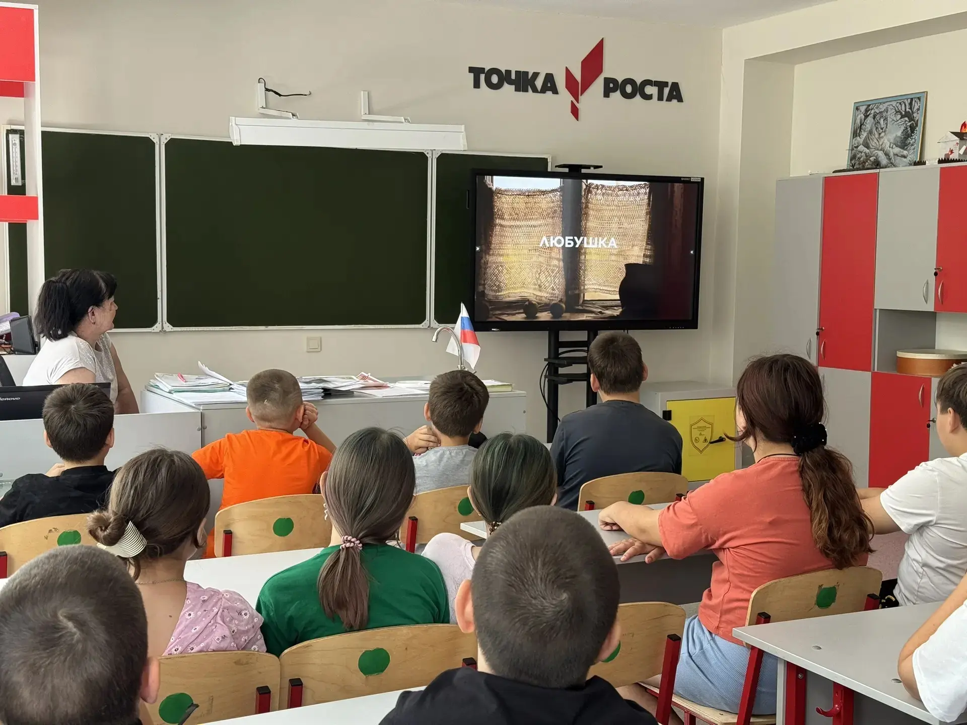 В преддверии Дня памяти и скорби советник директора по воспитанию Михалева И. А. организовала в рамк