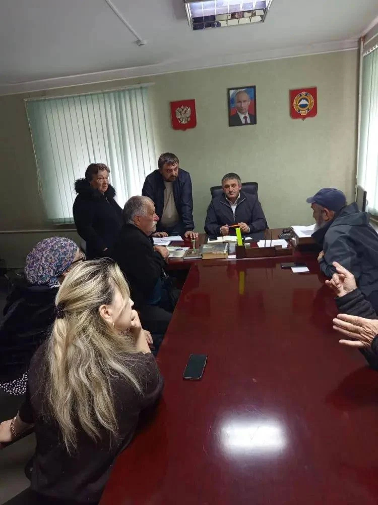 Вчера в Администрации курортного поселка Домбай состоялась рабочая встреча с руководителями организа