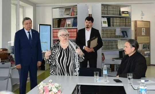 Профессор Антонина Мордвинова, ведущий сотрудник Института гуманитарных наук, представила анализ вза