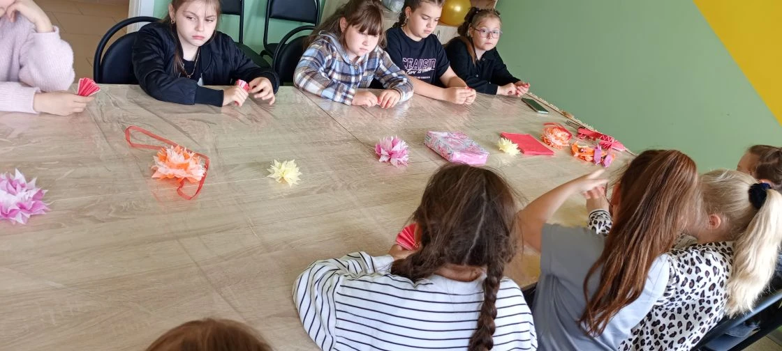 2 июня в Евлашевском Доме Культуры прошёл мастер - класс "Цветок дружбы" в технике пейп...