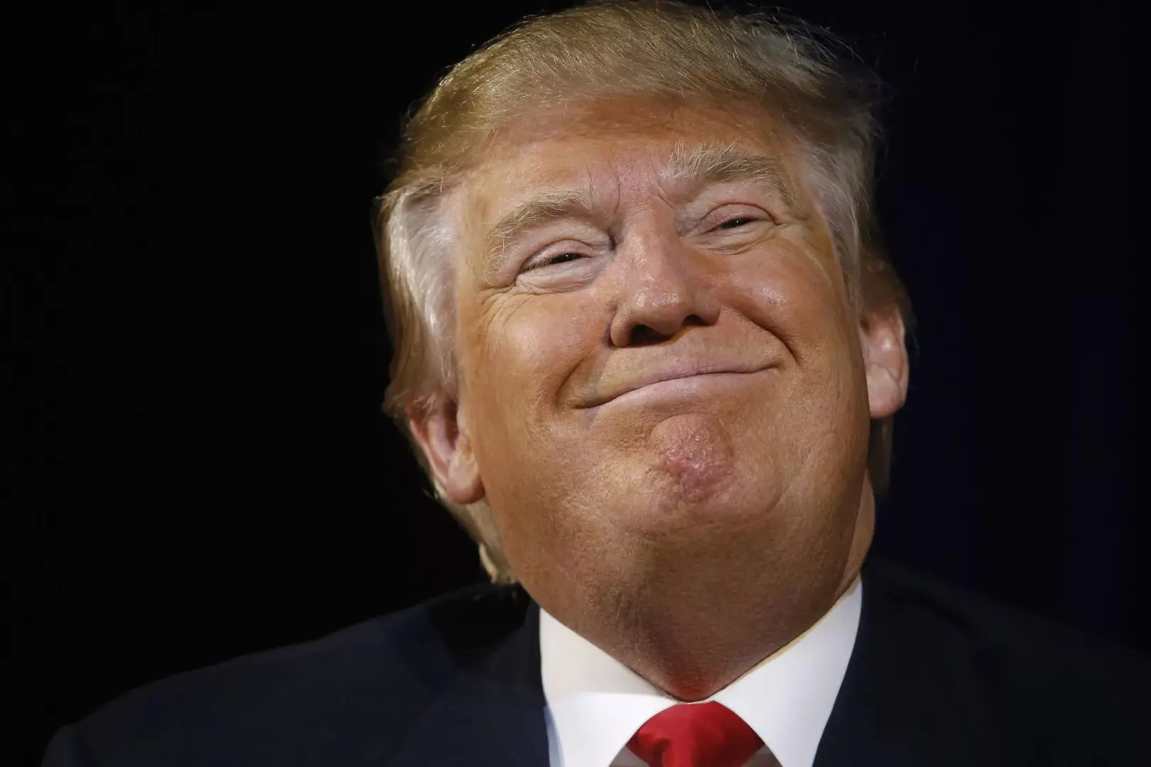 Вашингтон, США.

Трамп и отчётность — вещи несовместимые, как вода и масло. Он сам не знает, сколько