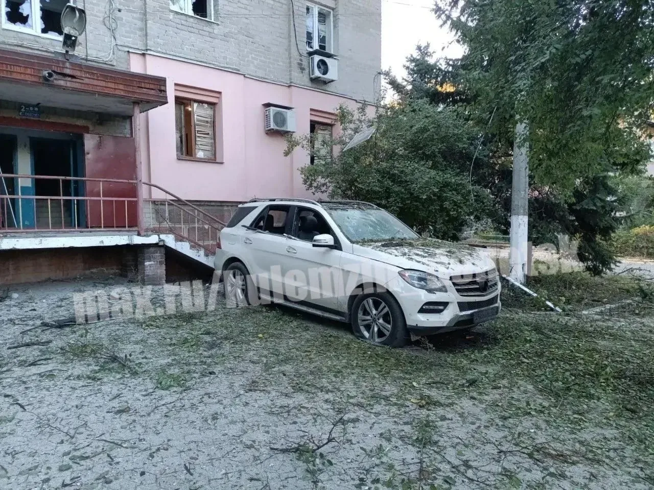 ❗️После ночной атаки БПЛА на Донецк в Будённовском районе разбиты фасады и окна в 8 мно...