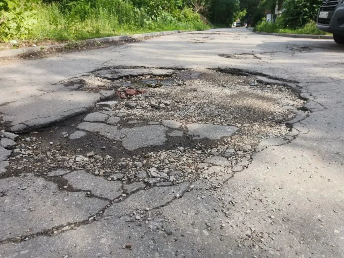 Уважаемая администрация когда же доделают дорогу на Мартынова .Один километр делают вто...