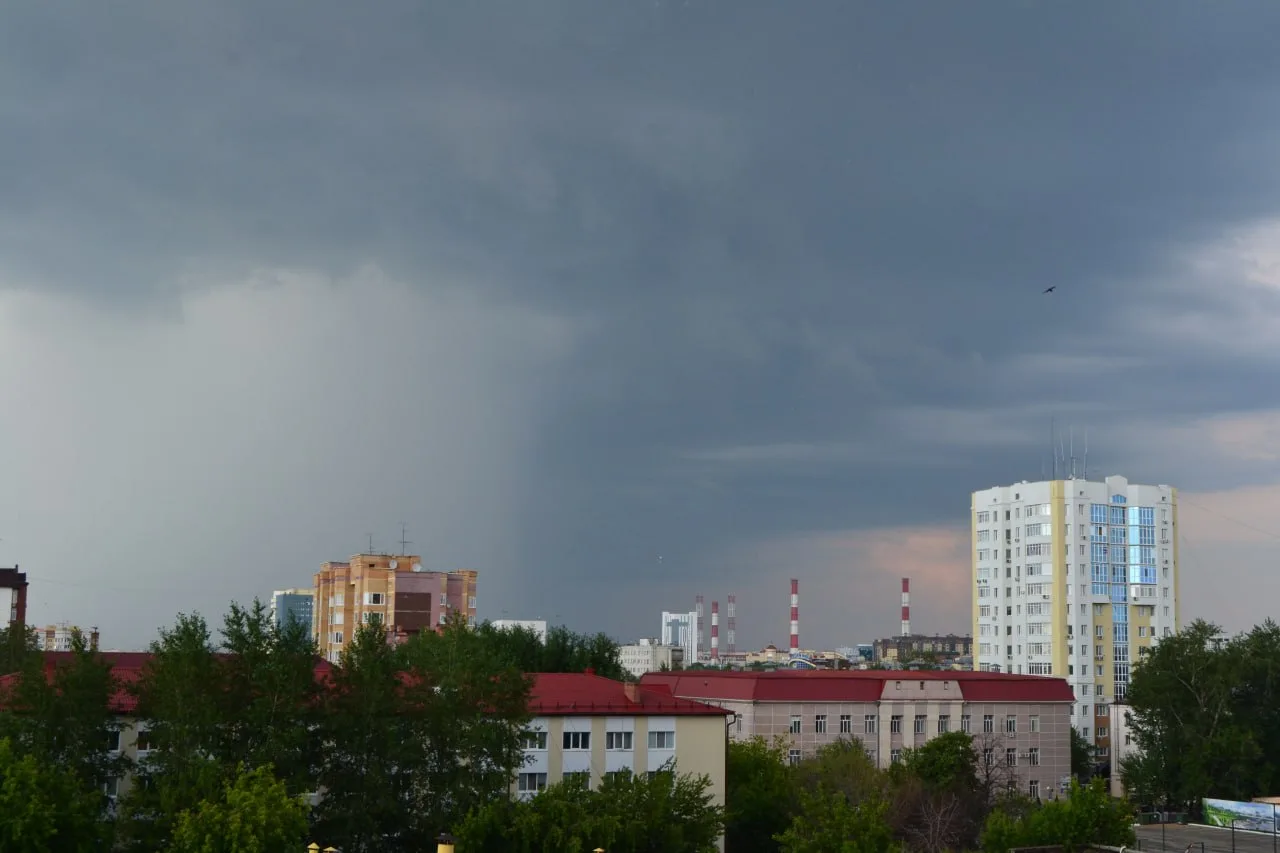 Доброе утро, Уфа!❤️

Небо над Уфой сегодня решило устроить настоящий погодный микс.

☁️ Синоптики об
