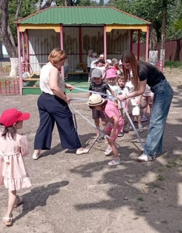 В рамках летне-оздоровительной программы узкими специалистами детского сада было проведено занятие "