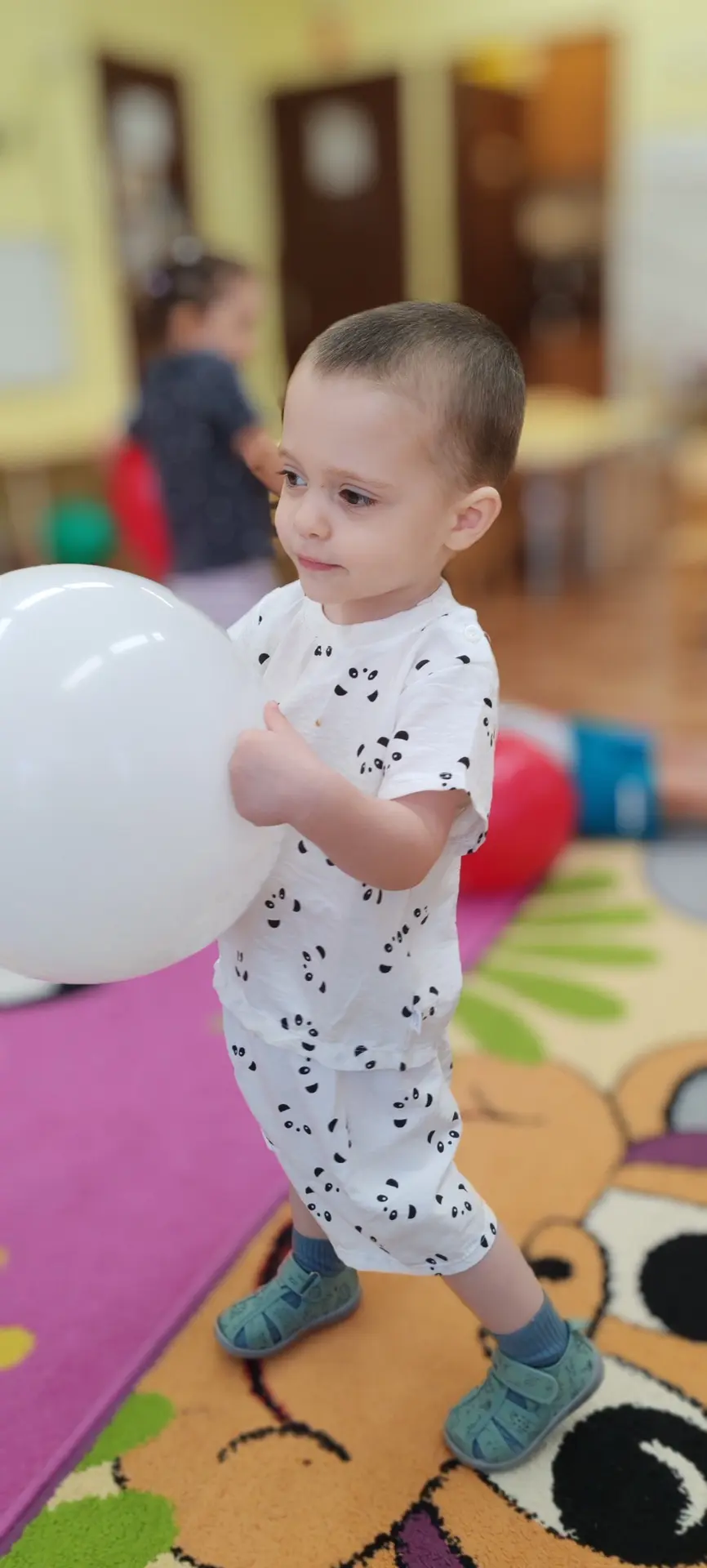 Сколько счастья может поместиться в одной комнате? 

Ответ прост: ровно столько, сколько у нас сегод