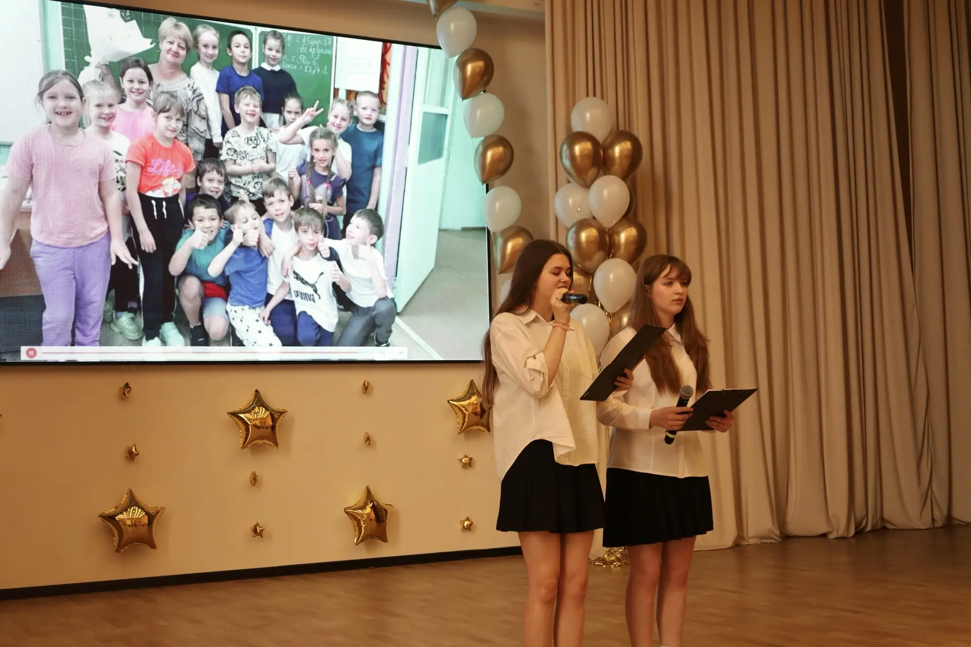 Торжественная линейка для 4в, 4г, 4д, 4е и 4ж классов состоялась! 🎓  Наши выпускники начальной школы