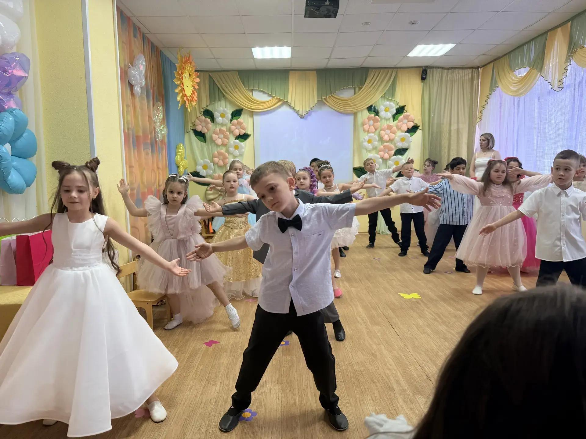 Прощай, детский сад, здравствуй, школа! 🎈

29 мая в группе «Радужка» царила особая атмосфера — наши