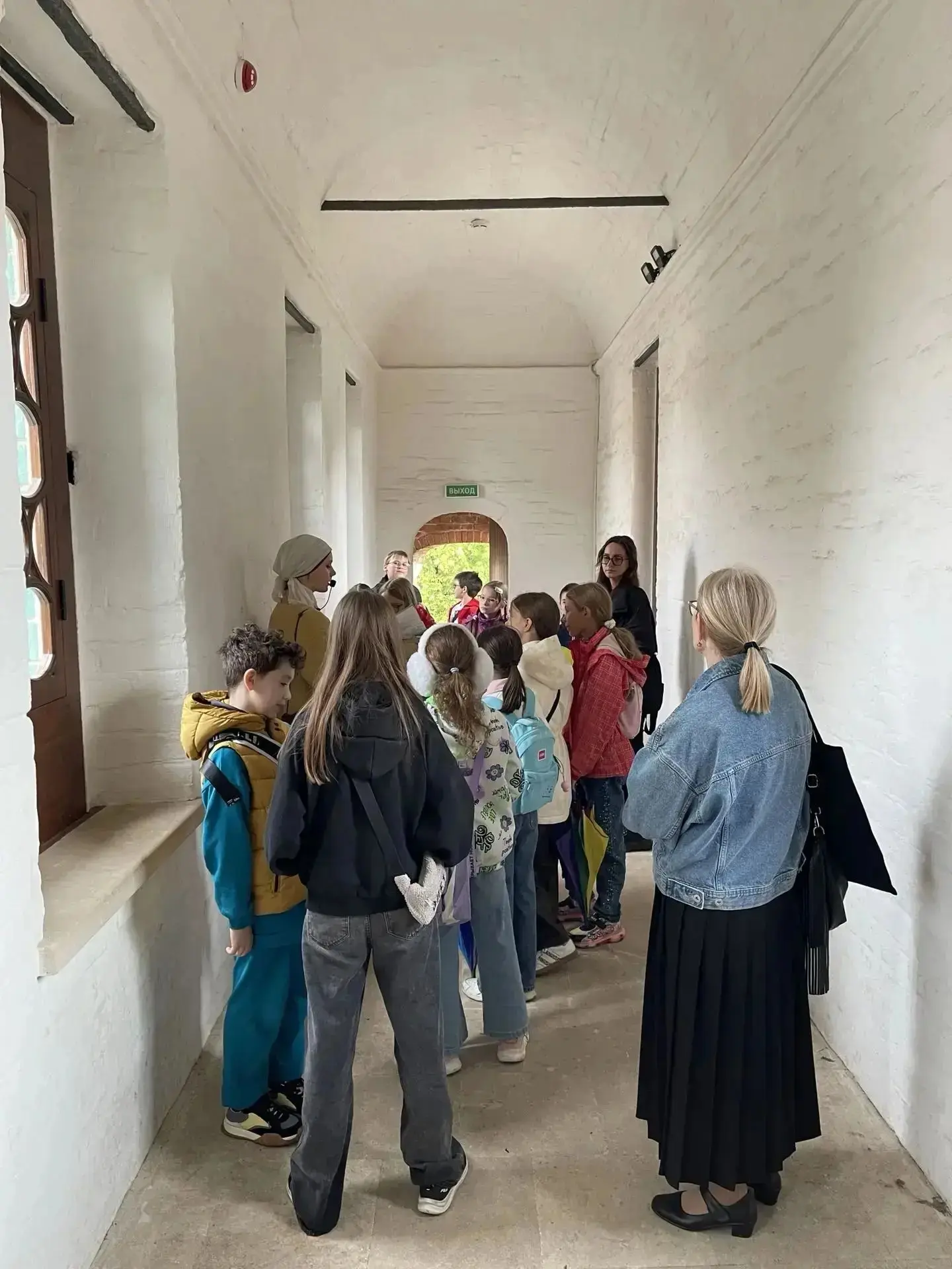 🏰 Ребята из 4 «Э» класса побывали сегодня на экскурсии на Крутицком подворье! 🏛️✨