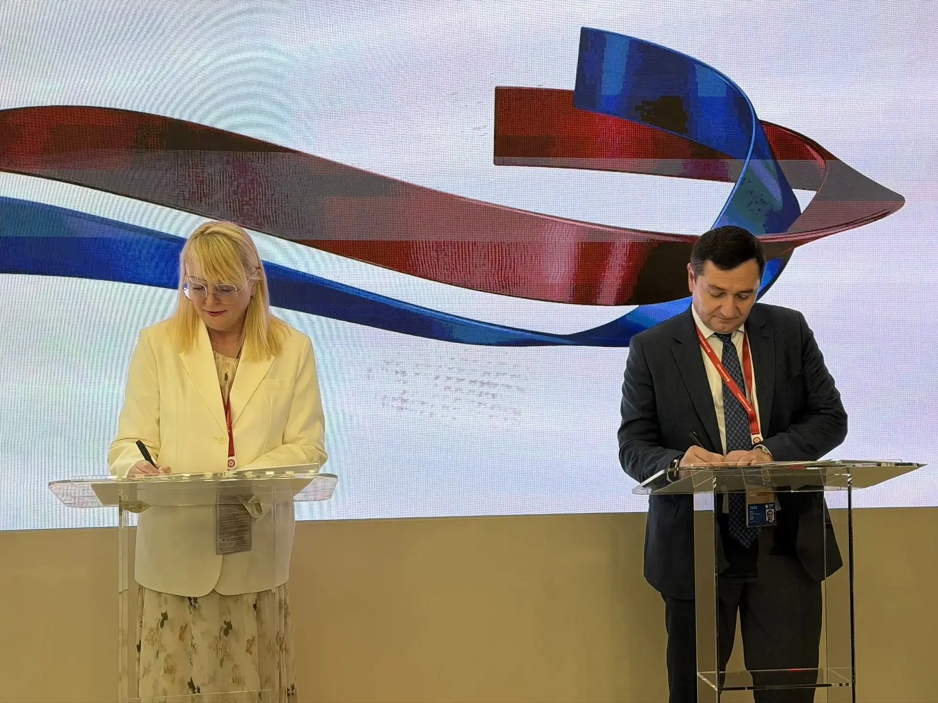 А тем временем работа крымской делегации на ПМЭФ-2026 идёт во всю. В первый день работы...