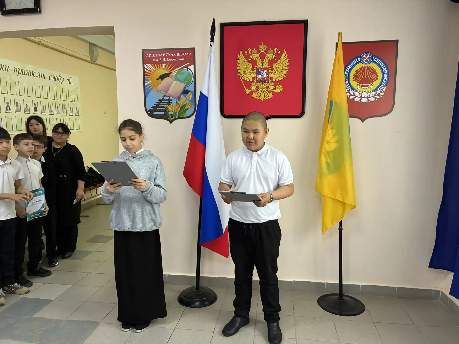 Еженедельная линейка поднятия Государственного флага Российской Федерации и флага Респу...
