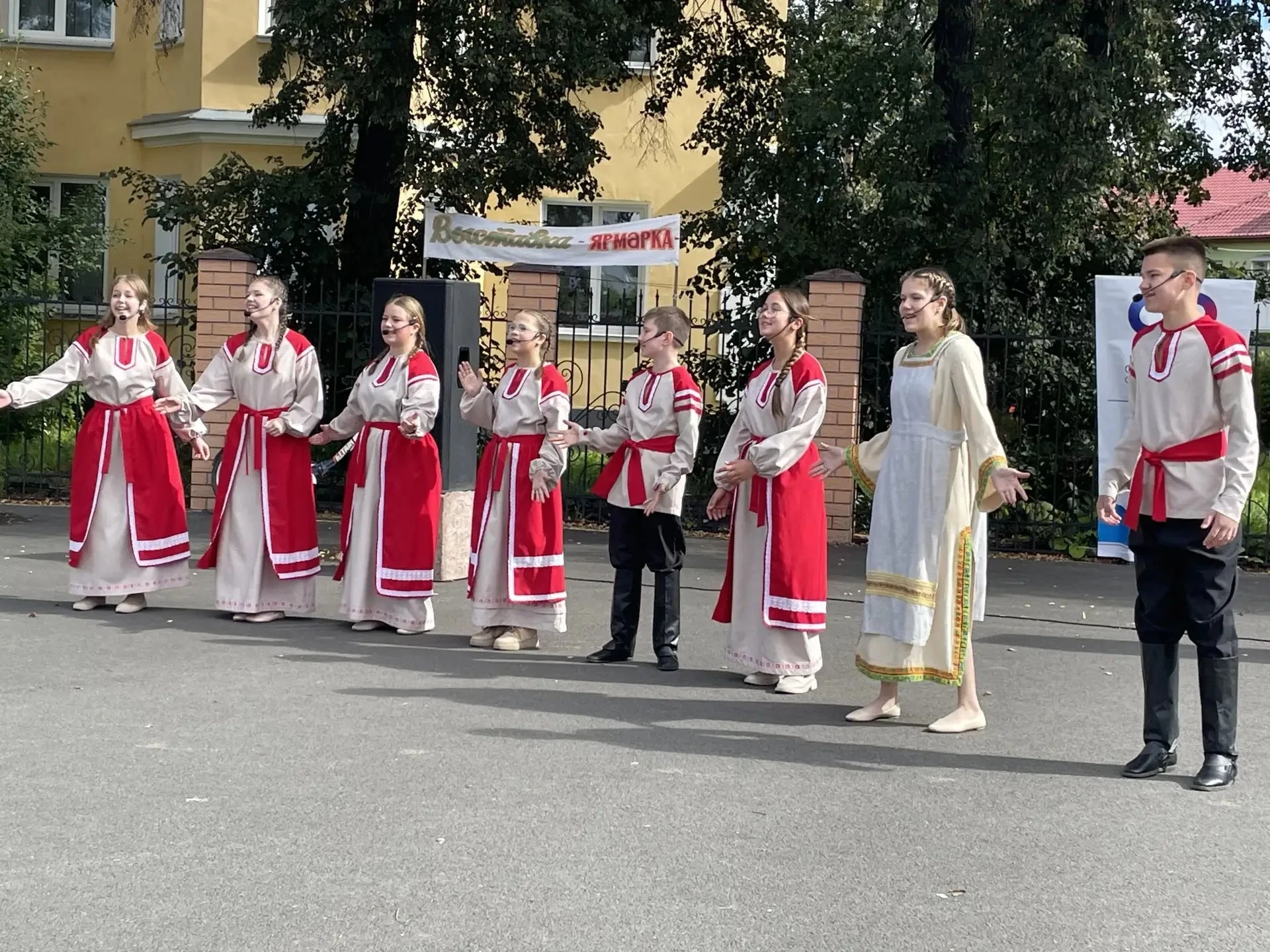 Солнце, урожай и творчество: в Алапаевске прошёл «Праздник урожая – 2026»
