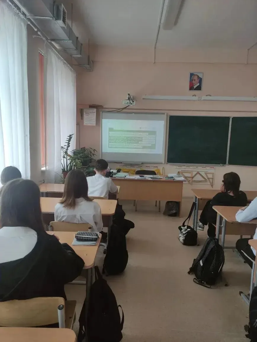 📢 Ценности, которые объединяют «Разговоры о важном»: как мы воспитываем будущее вместе🌟  Каждый поне