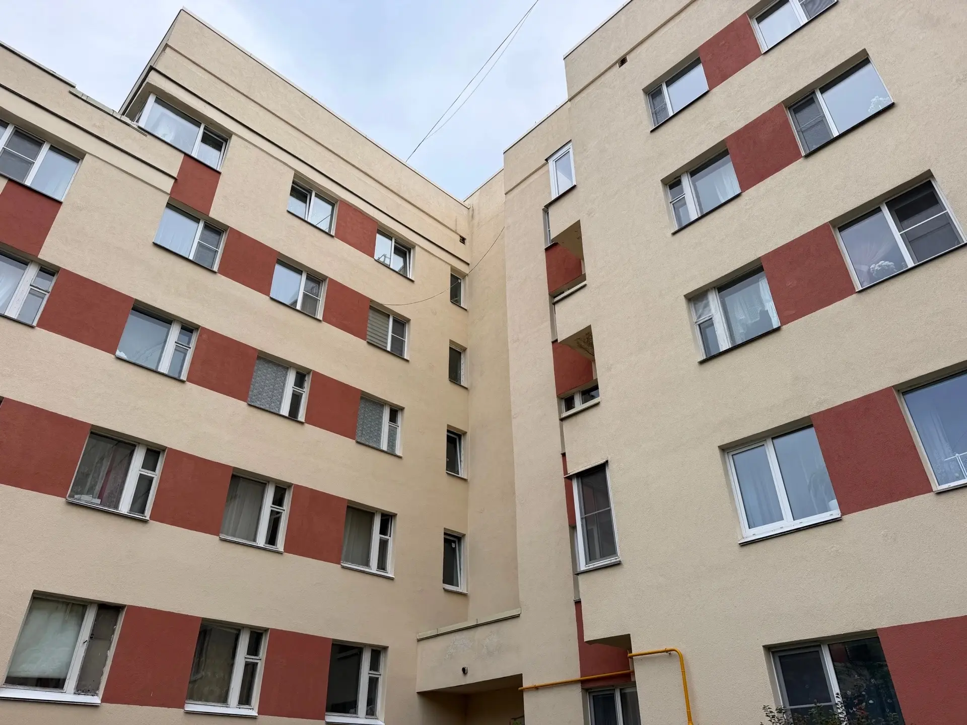 Городские ЖКС выполняют капремонт крыш: пилот в этом году запущен в 10 районах