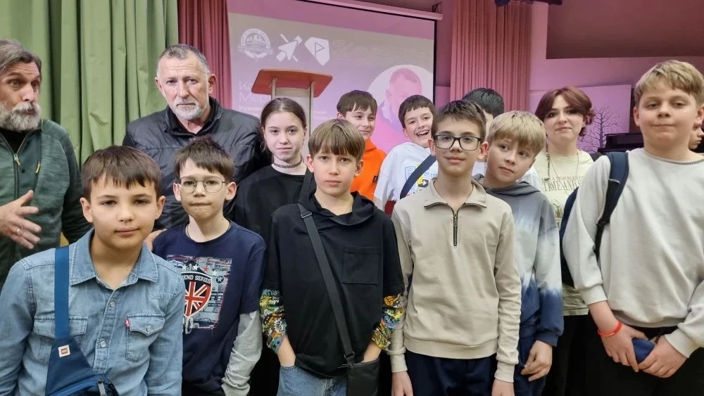 🤔Зачем дети ходят в походы? Ответ на этот вопрос участники школьного турклуба «Горы по колено» искал