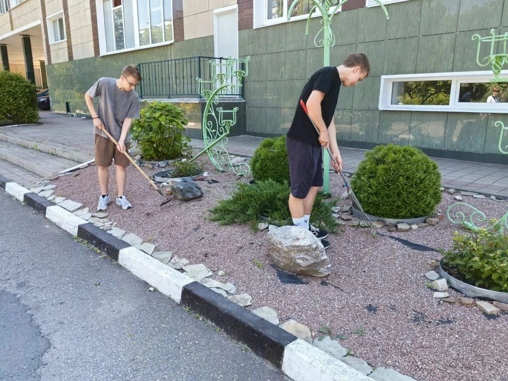 🌟Продолжаем реализацию программы трудового воспитания в лагере труда и отдыха.

✨Воспитанники актив
