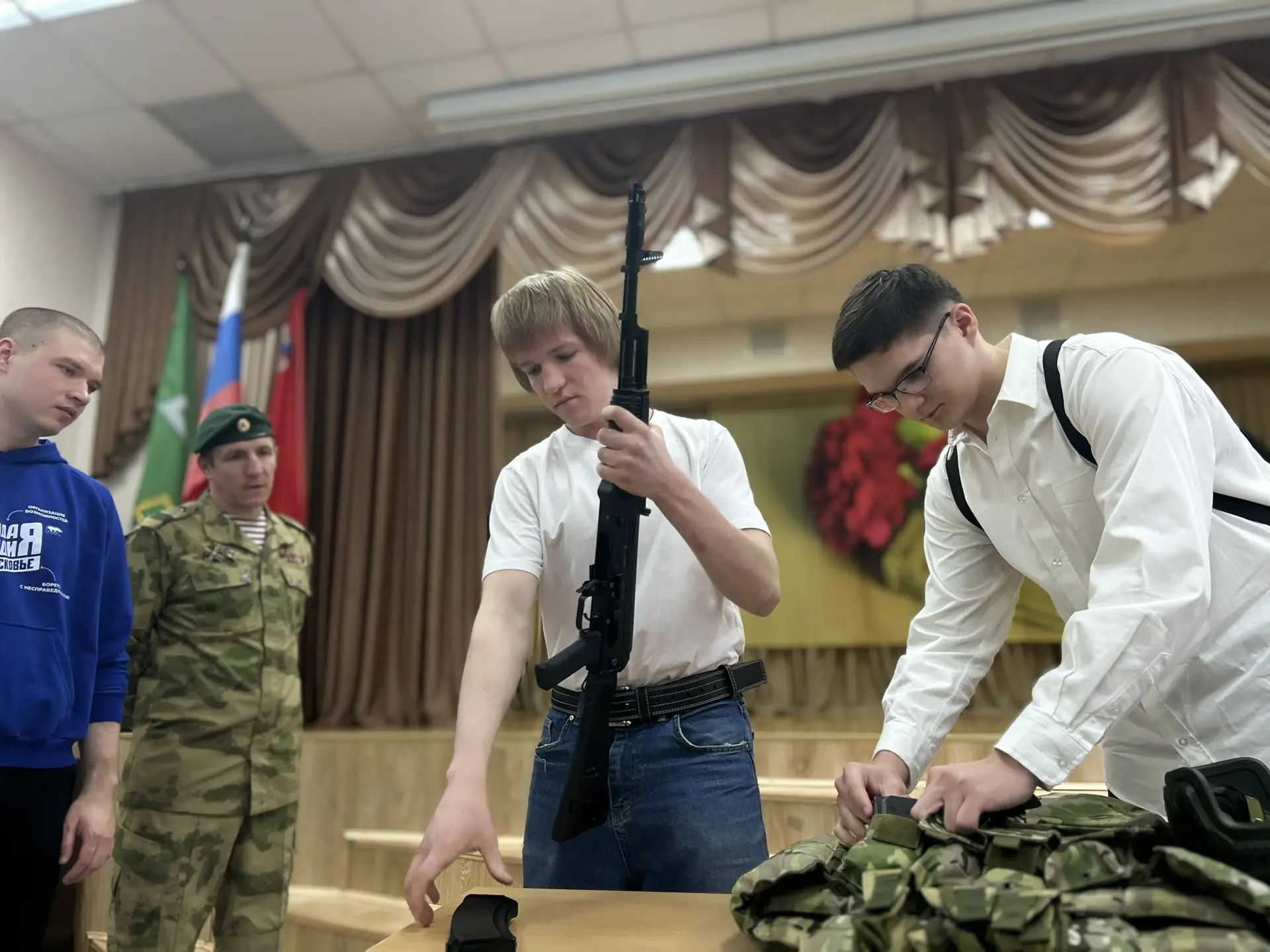 УРОК МУЖЕСТВА В школе состоялась очередная  встреча наших старшеклассников с людьми, которые могут п