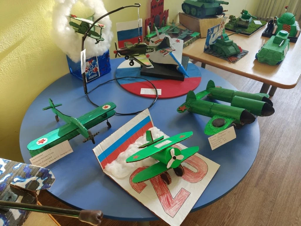 ✈️«Боевая техника своими руками»: выставка ко Дню Защитника Отечества  🪖Во всех дошкольных отделения