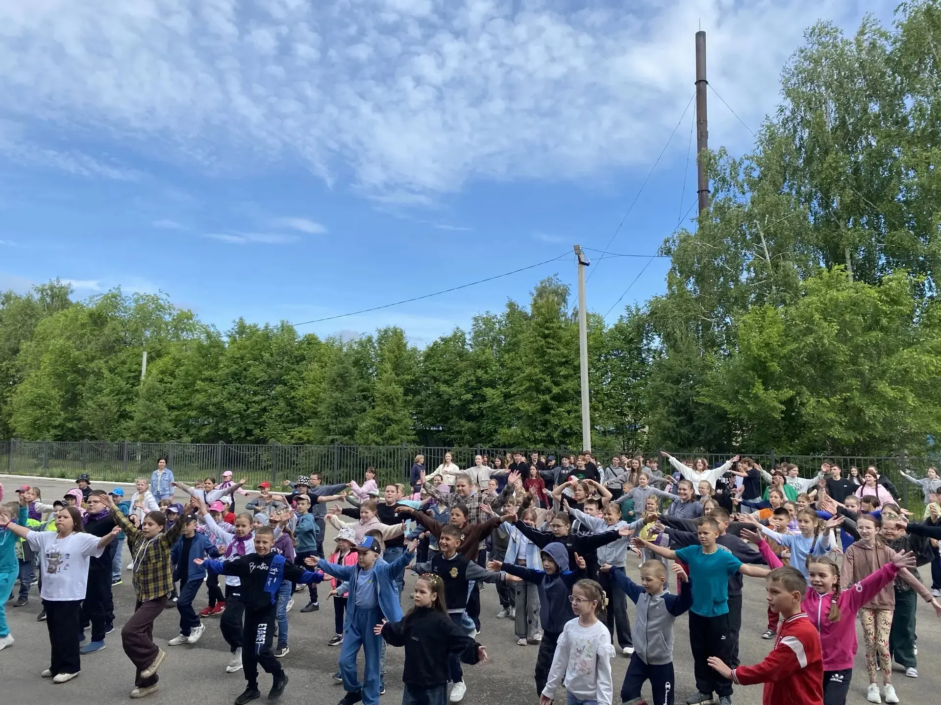 «Сегодня второй день нашего трудового лагеря «Юность»! Утро началось с построения и эне...