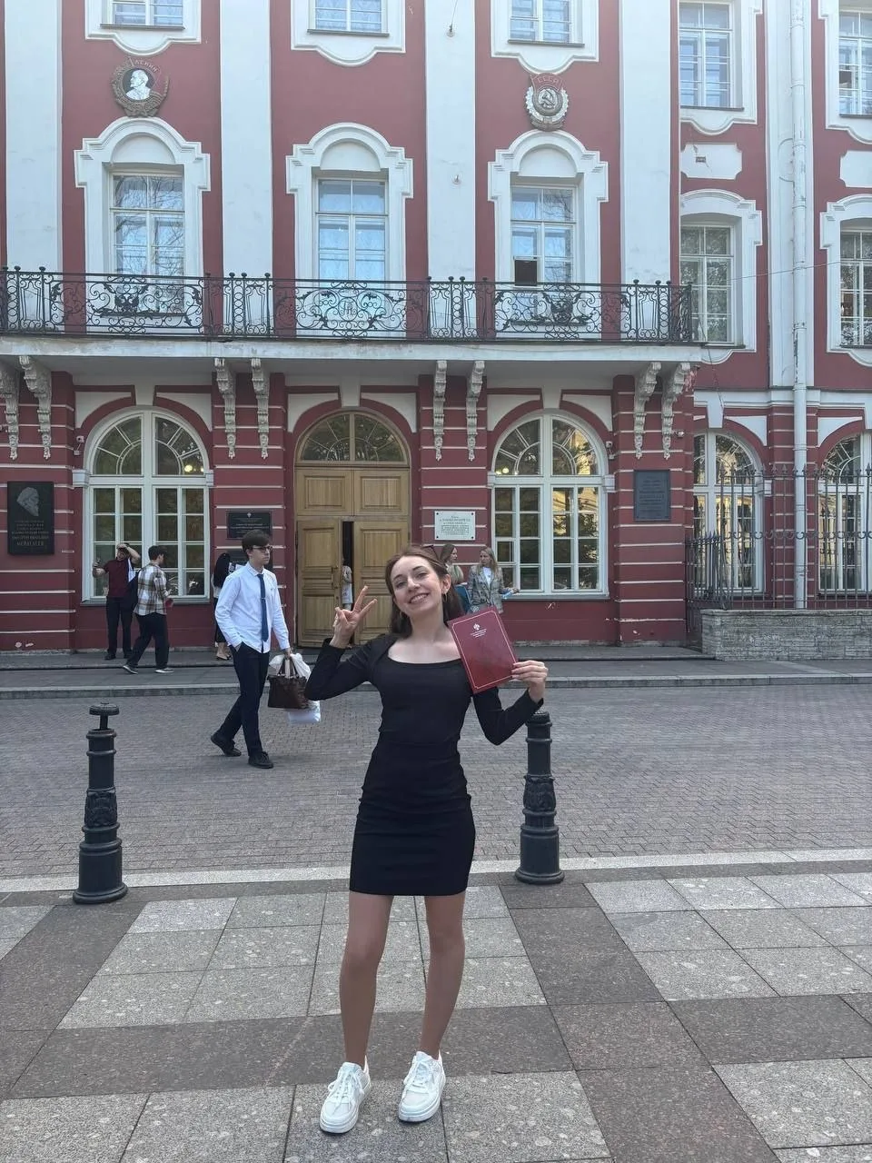 Одиннадцать лет школы и блестящий финал! ✨

Как за один год стать желанным абитуриентом для МГУ, Выш