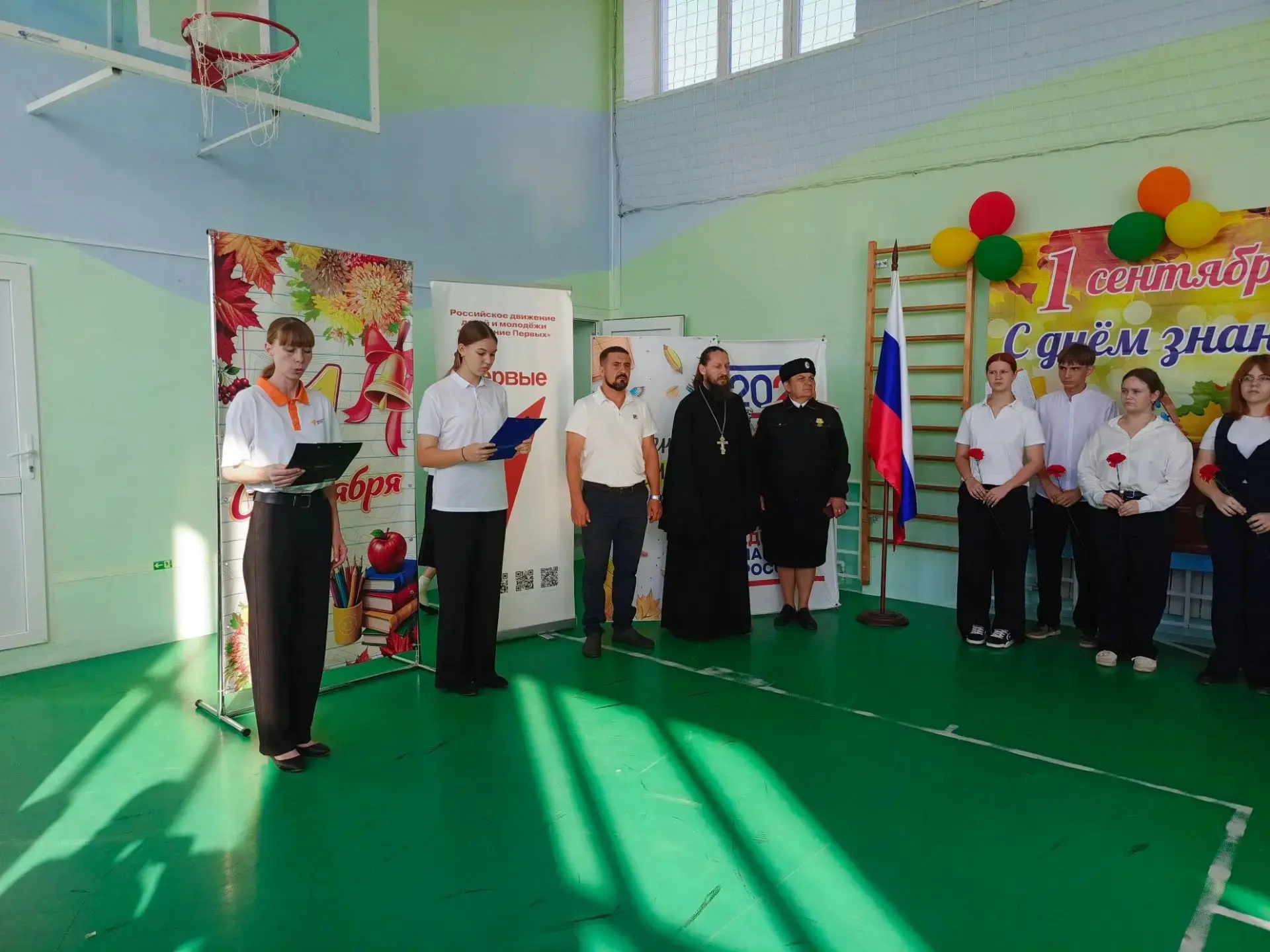 🕊️Память, которая объединяет: в школе прошла линейка ко Дню солидарности в борьбе с те...