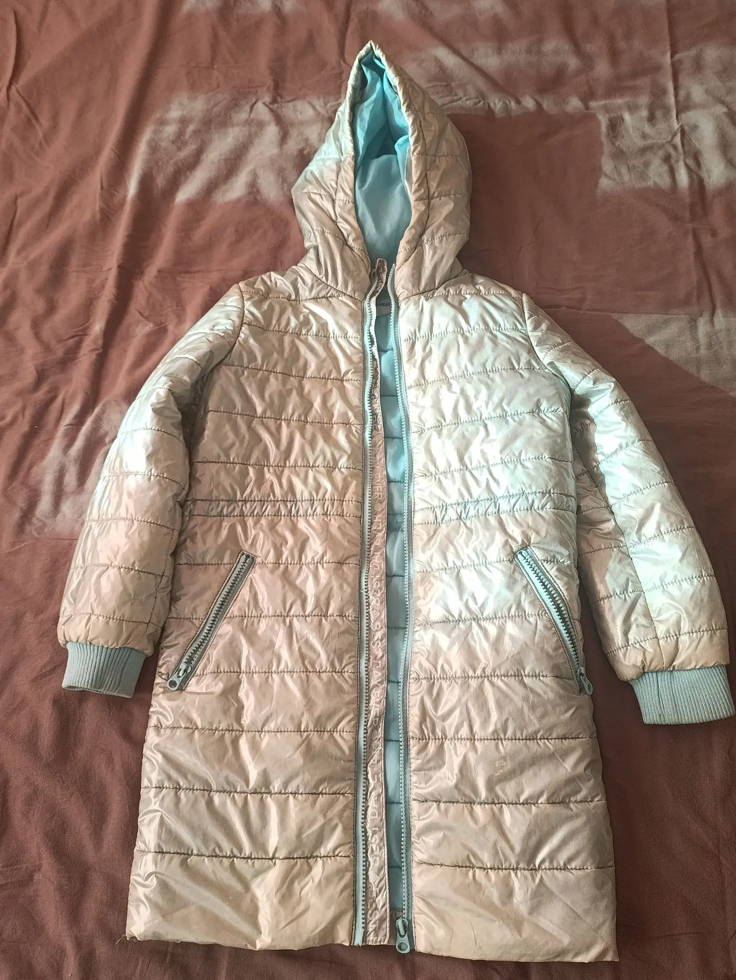 Отдам даром.  На худенькую девочку. Писать в ЛС. 89870687768