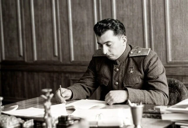 "СТАЛИНСКИЙ ДИРЕКТОР" ЛЕВ ГОНОР