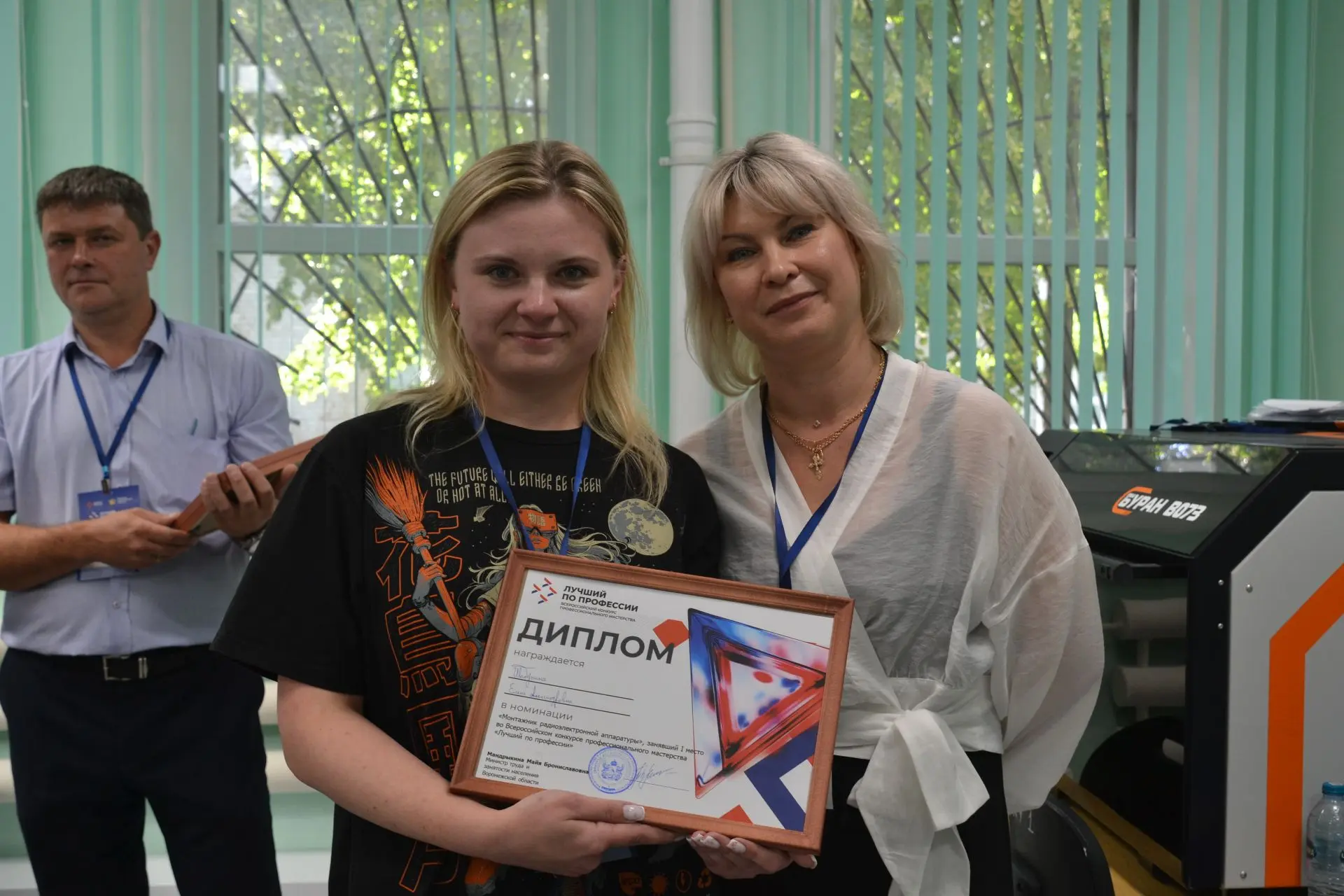 Елена Шабунина – лучший монтажник радиоэлектронной аппаратуры Воронежской области
 
С 2018 года она 