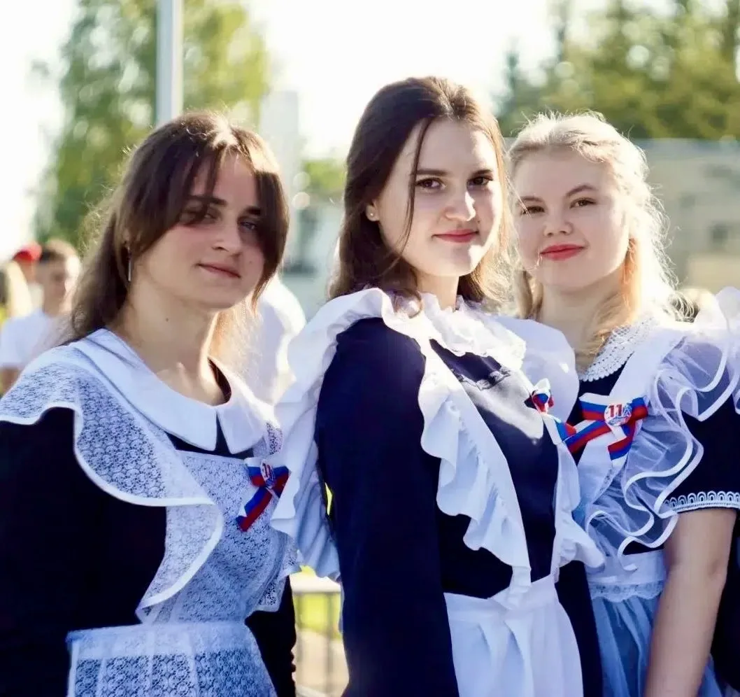 🎓Поздравляем выпускниц 11 класса школы села Сенцово с высокими результатами Единого государственног