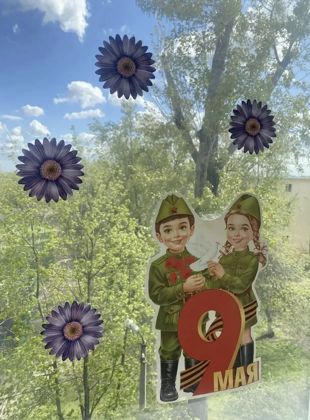 🪟🕯️Окна Победы!   ✍️В преддверии Дня Победы наши обучающиеся с классными руководителями принимают уч