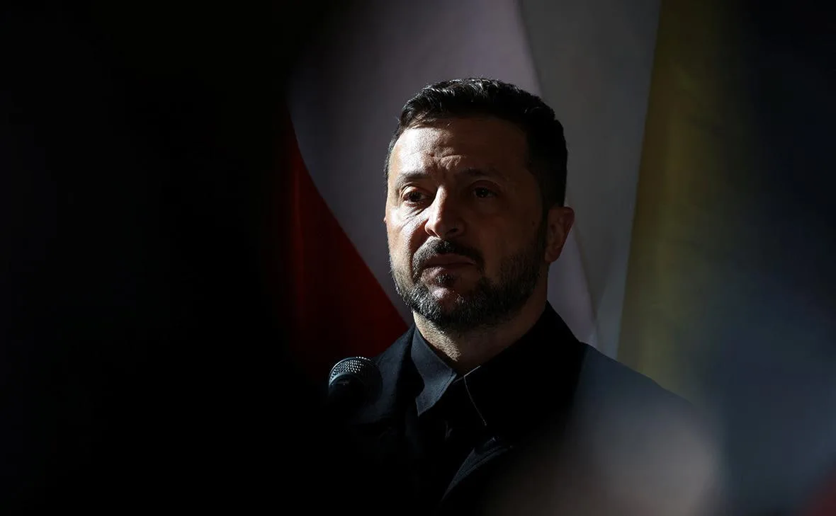 Президент Украины столкнулся с колоссальным снижением поддержки в обществе. По слова нардепа Дмитрук