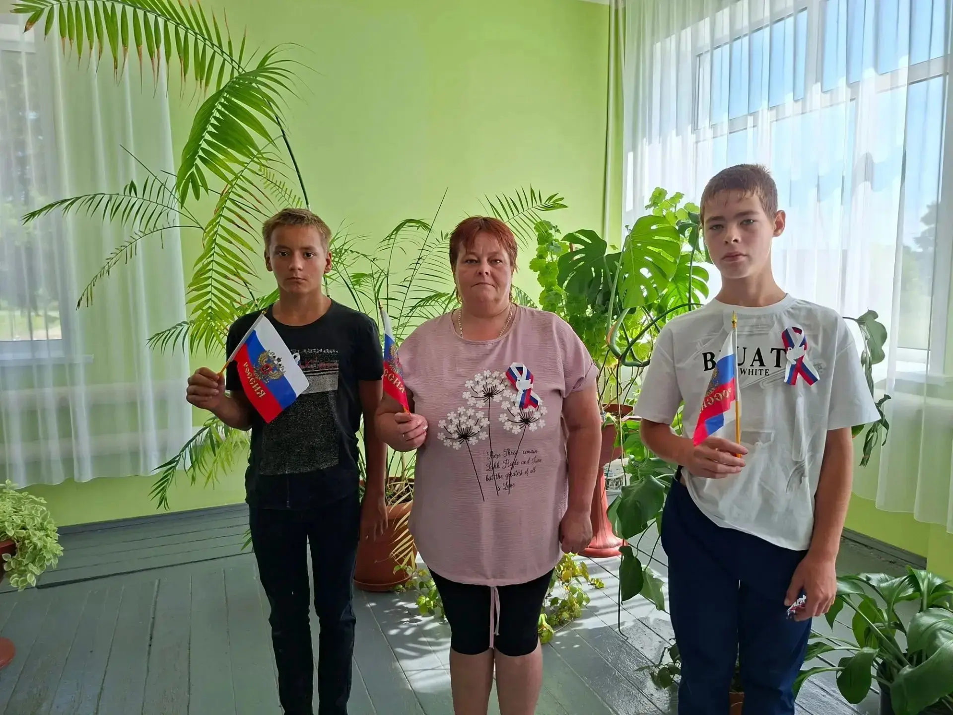 В преддверии праздника Дня государственного флага России, в Репьёвском СДК прошёл масте...