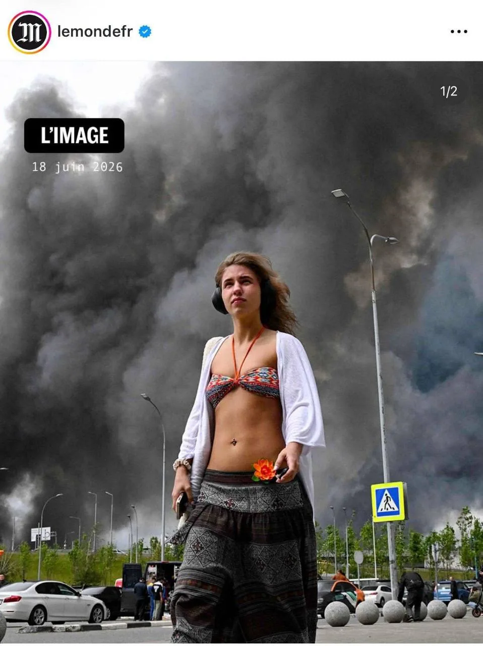 Сегодня весь день попадается на глаза фото с Le Monde. Газета, основанная при де Голле в 1944 году ж