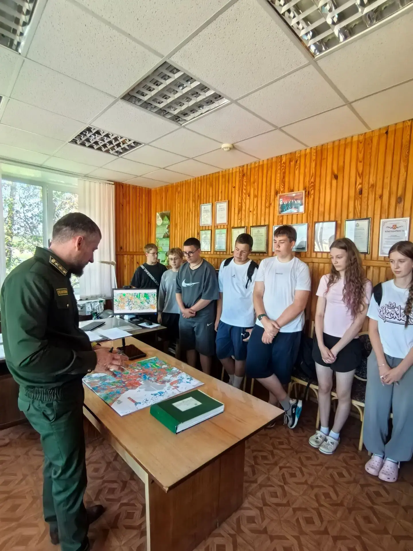 🌿 В рамках профориентационной работы в Первомайском районном лесничестве прошла встреча с воспитанн