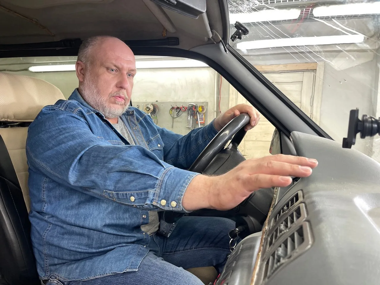 Юрий Сидоренко знает, как пережить жару без вреда для себя и автомобиля.