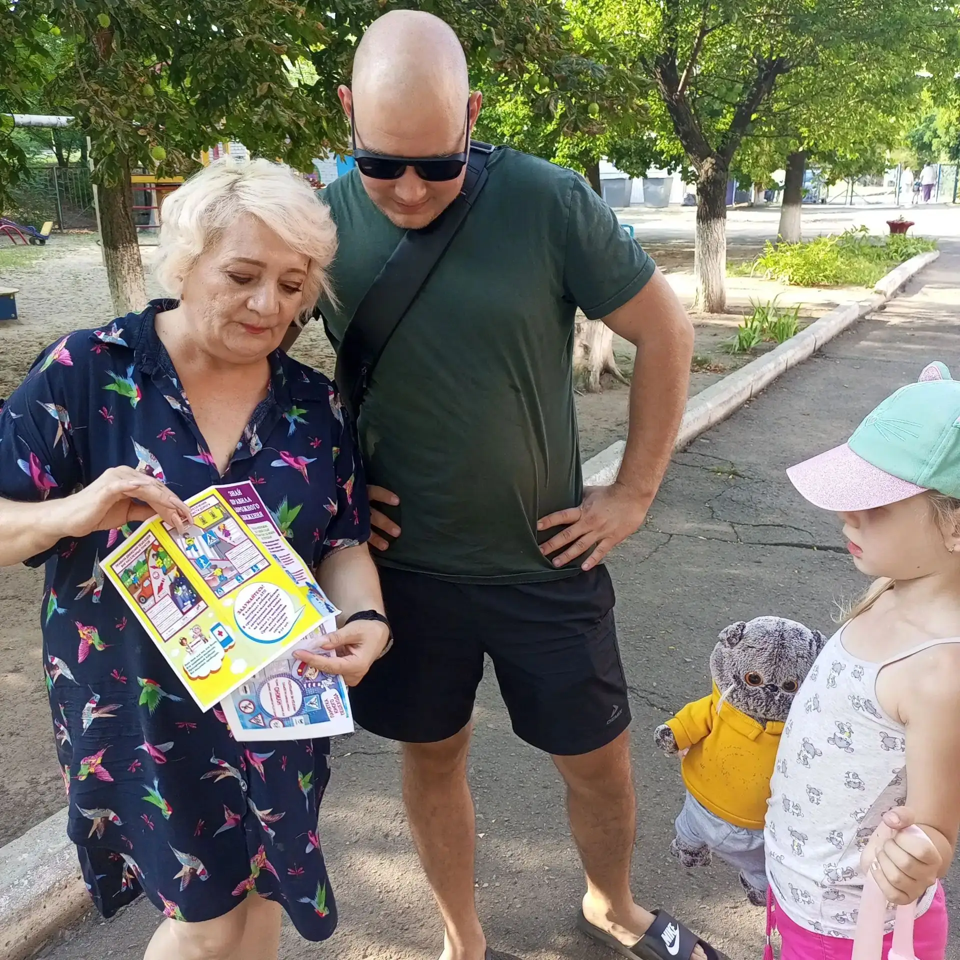 В подготовительной группе N5 "Радуга" была проведена акция "Родители, соблюдайте ПДД".