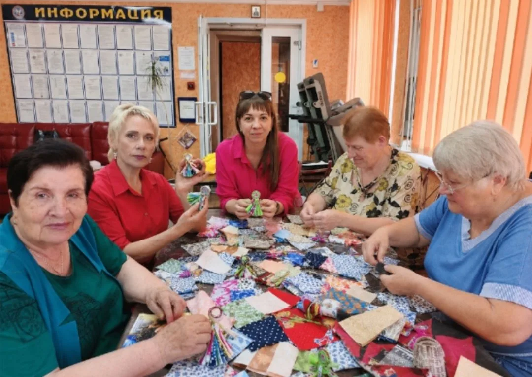 «Хранительница рода: Северная берегиня своими руками»
В Единый день фольклора библиотекари  вышли на