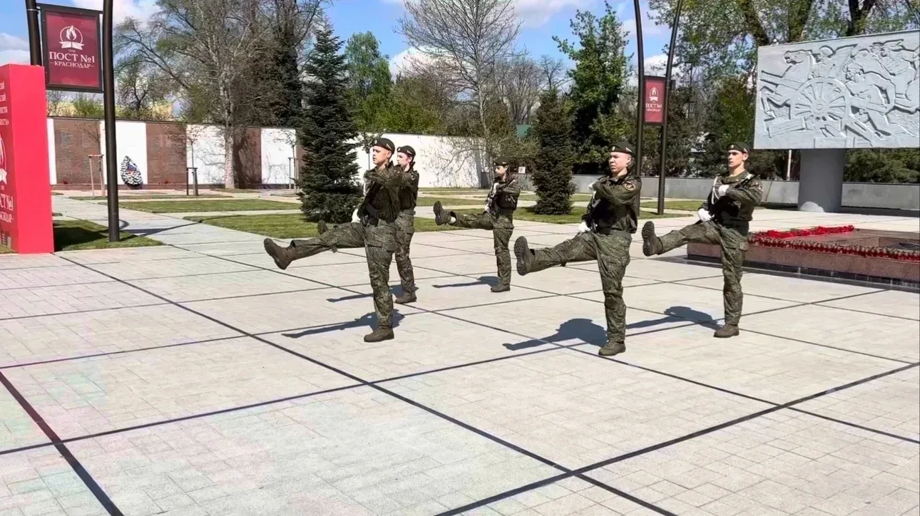 Прямо сейчас курсанты ВПК «Медведь» 69-й мотострелковой дивизии с честью представляют Белгородскую о