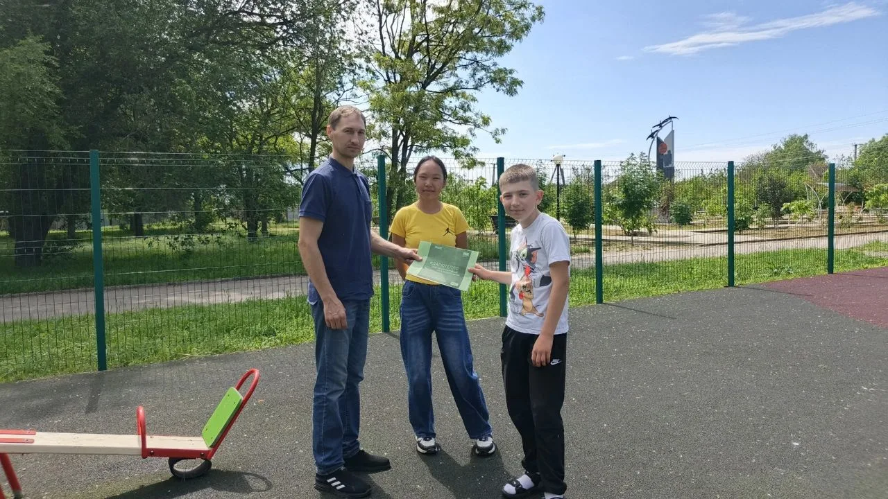 ☀️В День защиты детей специалист Дома культуры села Шангала провел уличную акцию «Дарю тепло» - напо