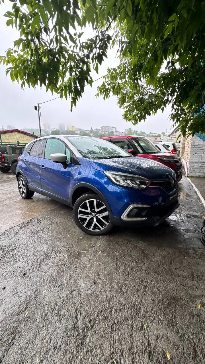 Владивосток📍 забрали с таможни RENAULT CAPTUR на правом руле и TOYOTA TANK
