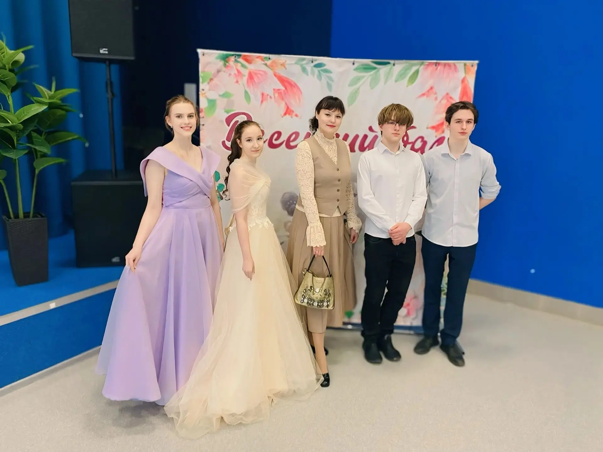 ✨ Весенний бал Первых — вечер, наполненный светом и теплом! ✨ В Выборгском районе прошёл ежегодный В