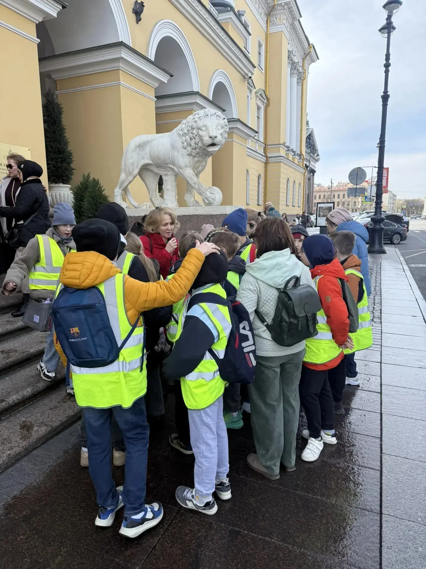 🦁 «Львы город стерегут»: увлекательное путешествие 4«В» по центру Саннкт- Петербурга  30 апреля учен