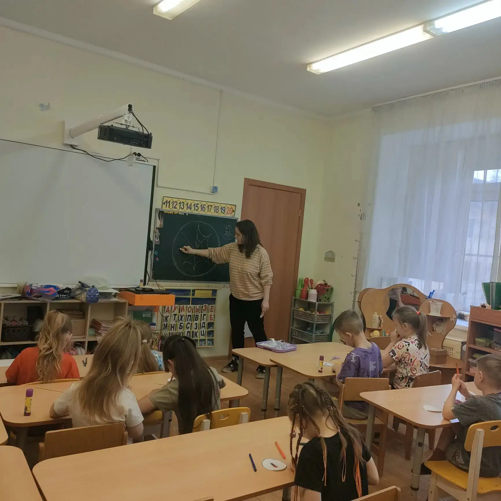 В рамках "ИНФО -КАНИКУЛ" для детей подготовительной группы проведен интересный мастер класс - игрушк