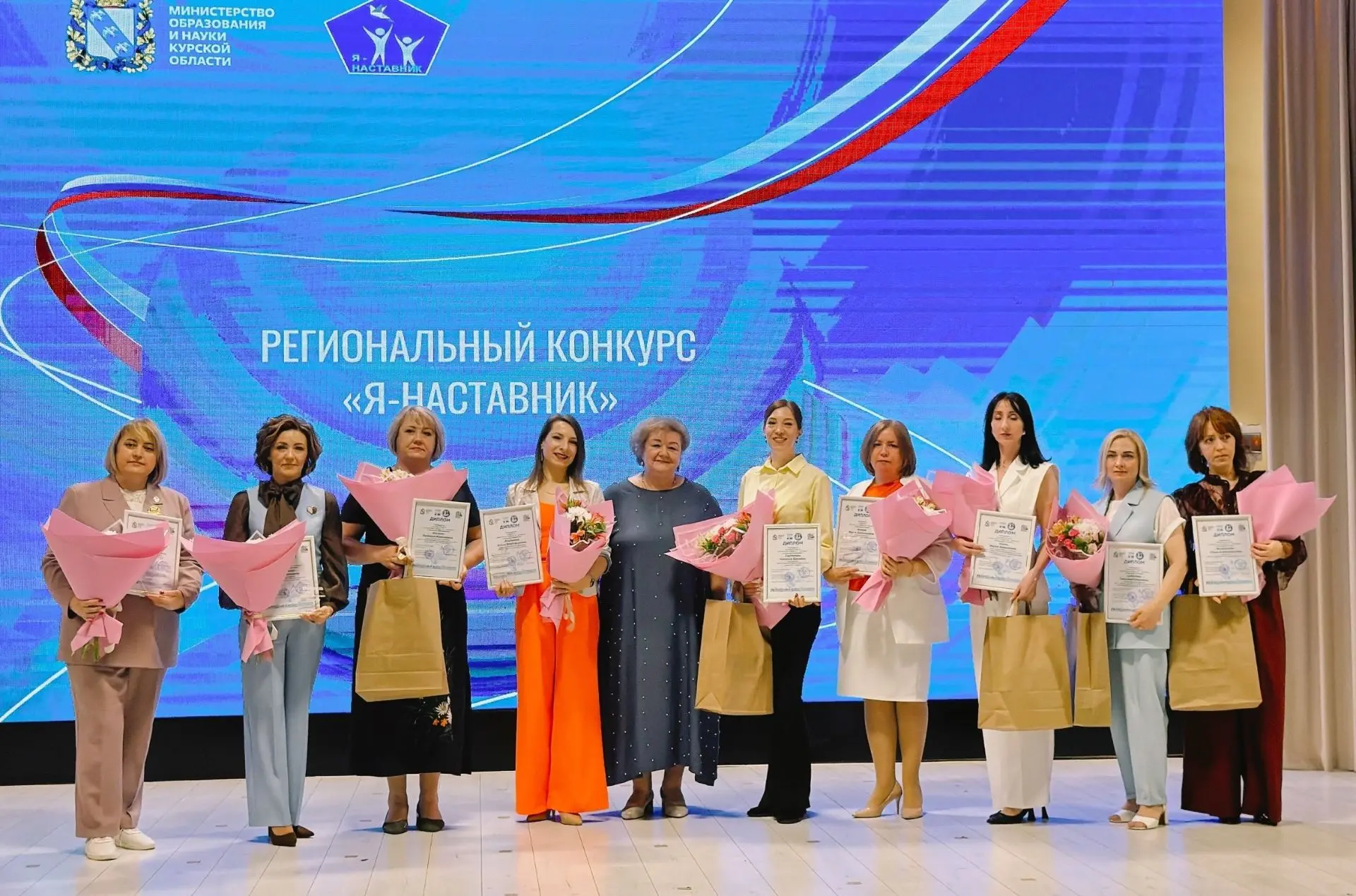В Курской области подвели итоги региональных этапов главных педагогических конкурсов года  Торжестве