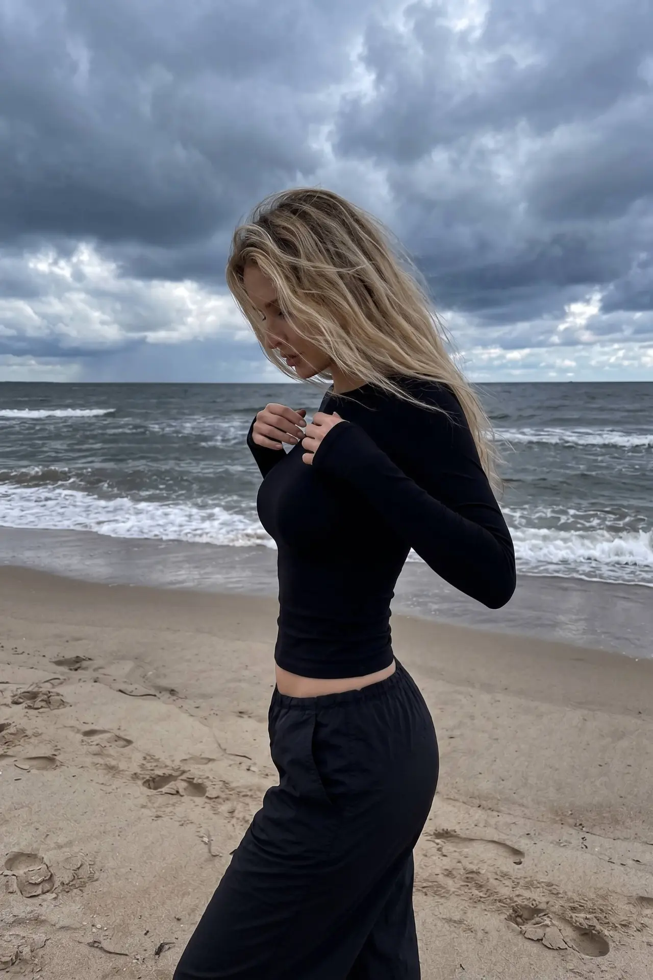 дорогой lifestyle момент, но снят случайно, как сторис без каких либо табличек. Фотореализм, фото сн