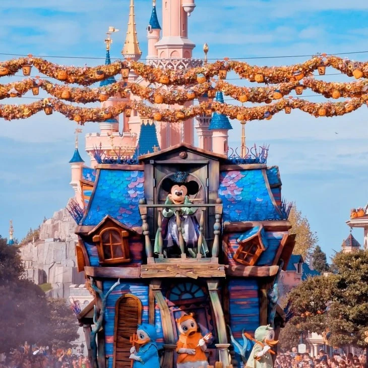 📱 Disney до сих пор не окупил парижский Диснейленд, открытый ещё в 1992 году — прошло ...