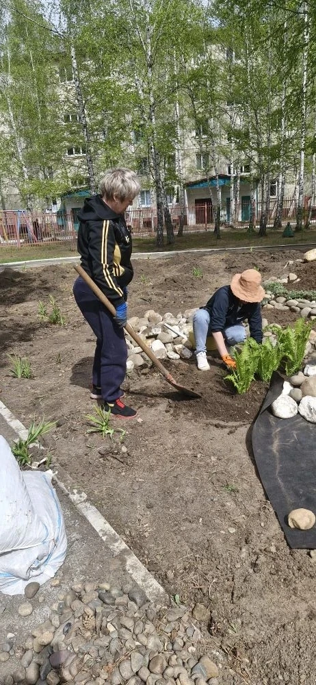 В нашем детском саду № 23 проходит акция «Цвети, наш детский сад!». Мероприятие организовано в рамка