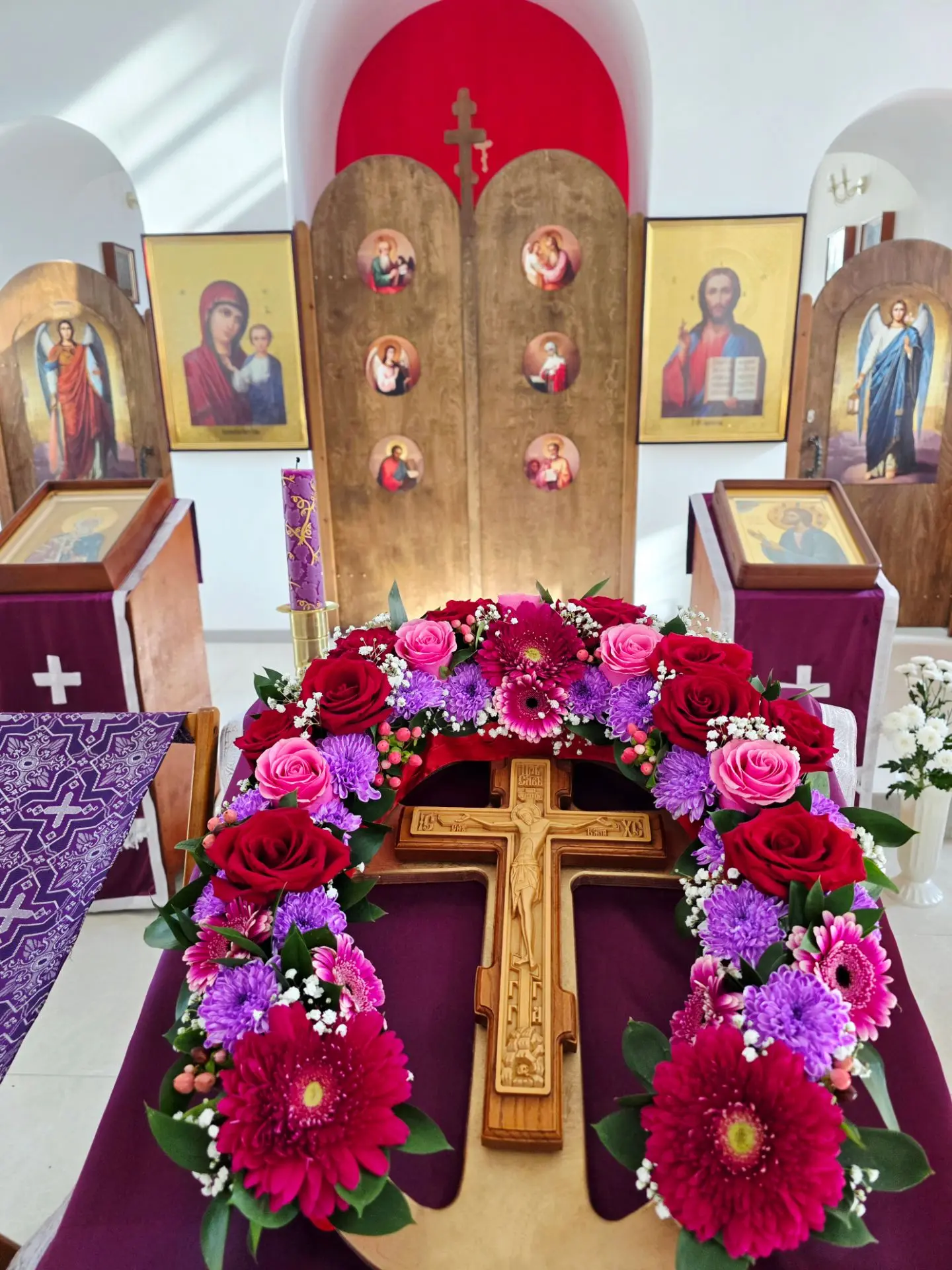 Родные, поздравляем всех с двунадесятым праздником — Воздвижением Честного и Животворящ...