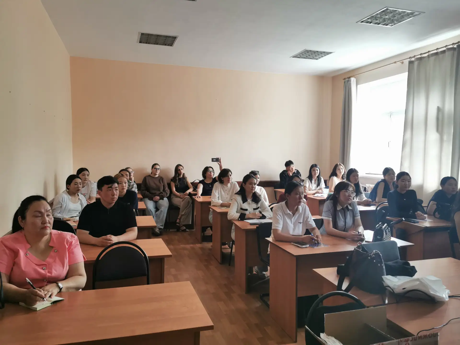 🌐 В педагогическом институте ИГУ в рамках гранта фонда «Русский мир» состоялось открытие Летней шко