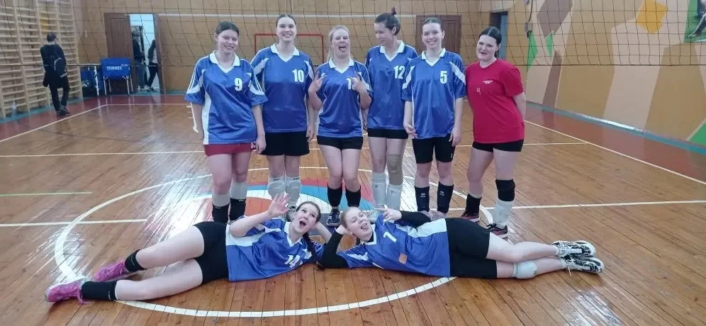 Наши девушки — лучшие! 🥇  С огромной гордостью и радостью сообщаем: волейбольная команда девушек наш